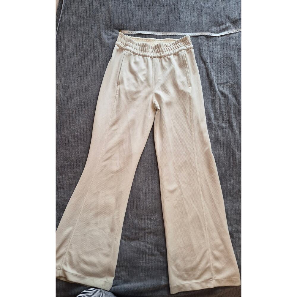 Lululemon Ribbed Softstreme Mid-Rise Wide-Leg Pants 32" - Size 6 - Tan/Bone.